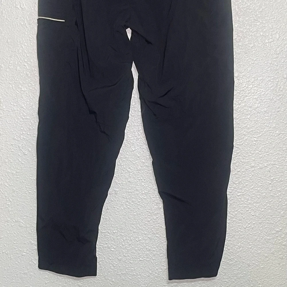 Nike Black women’s drawstring crop pants size medium